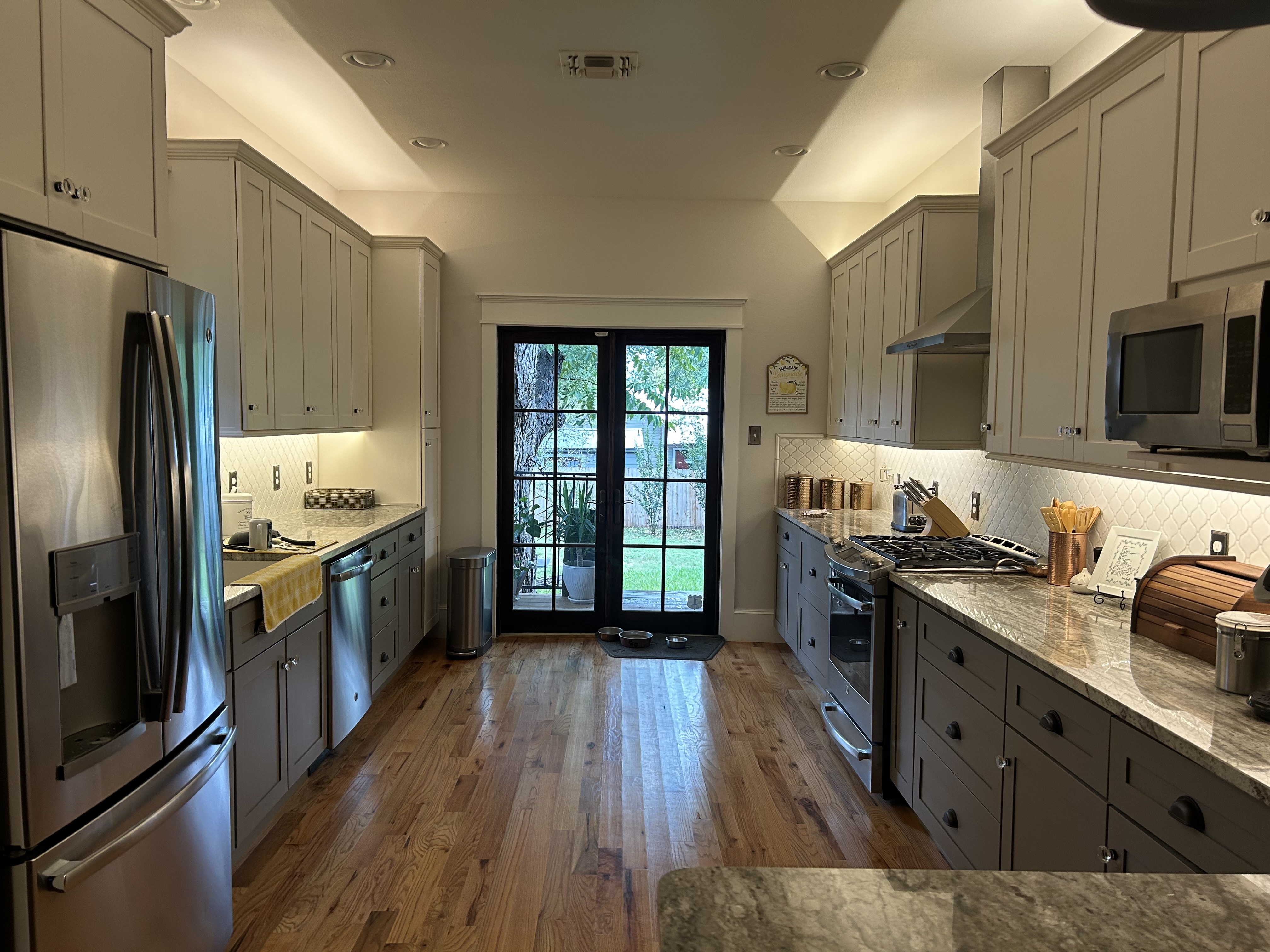 Belvin Street — kitchen centerpiece